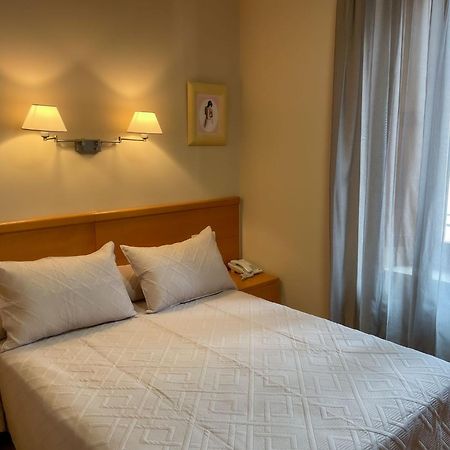 Hotel Castilla Caces Екстериор снимка
