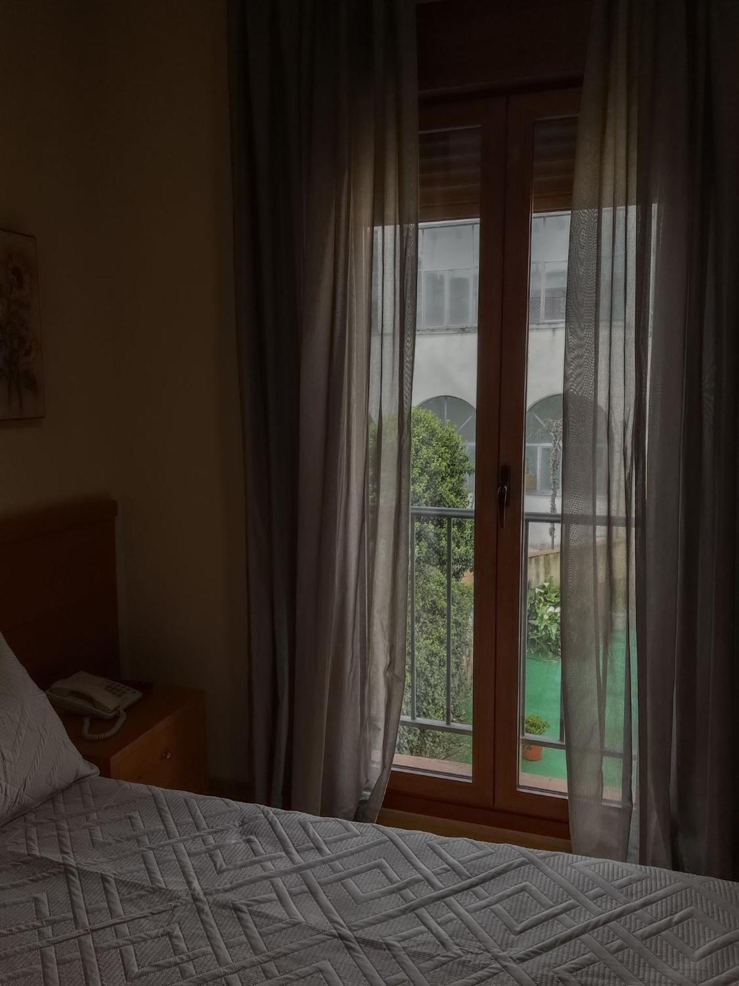 Hotel Castilla Caces Екстериор снимка