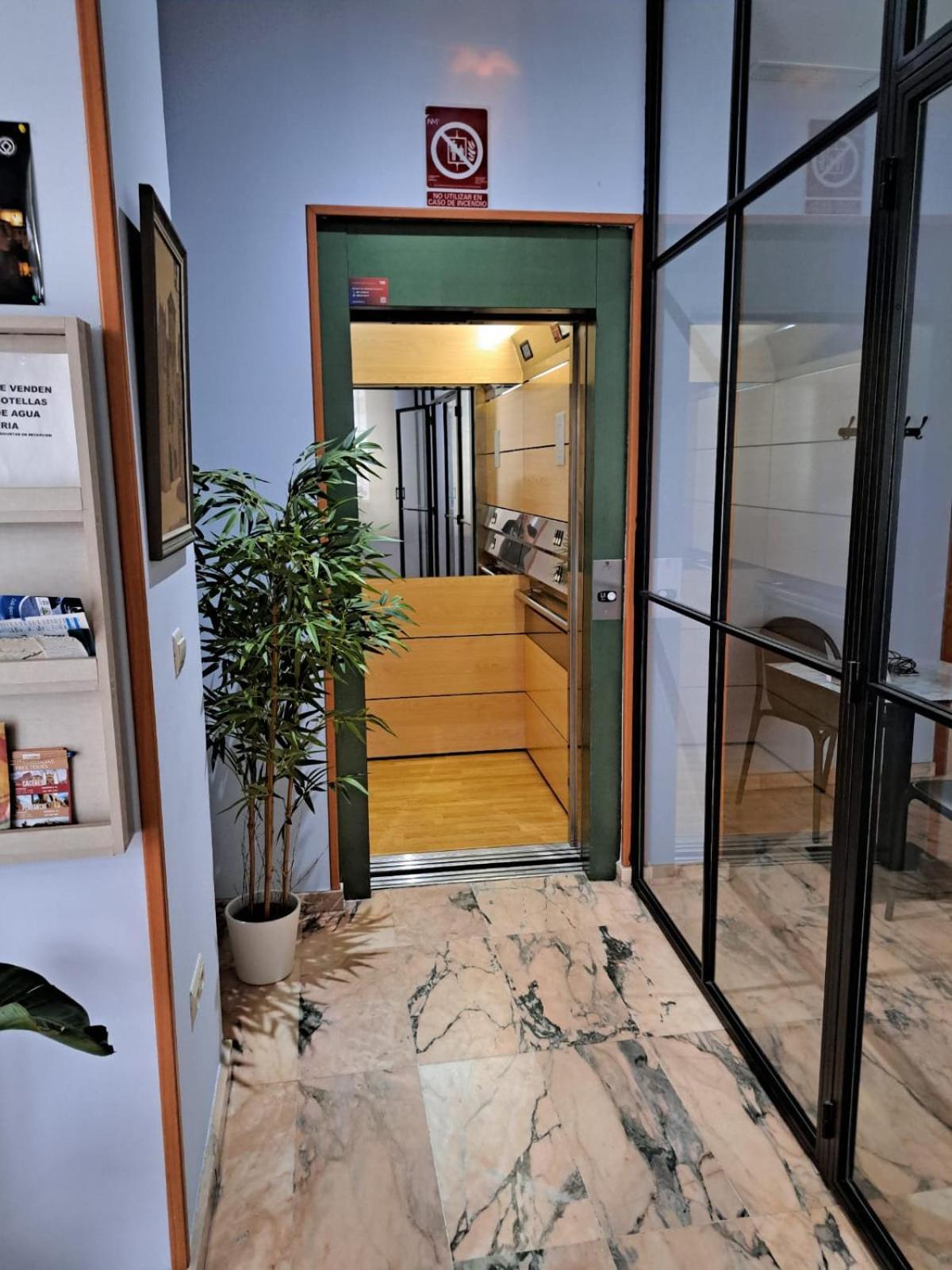Hotel Castilla Caces Екстериор снимка