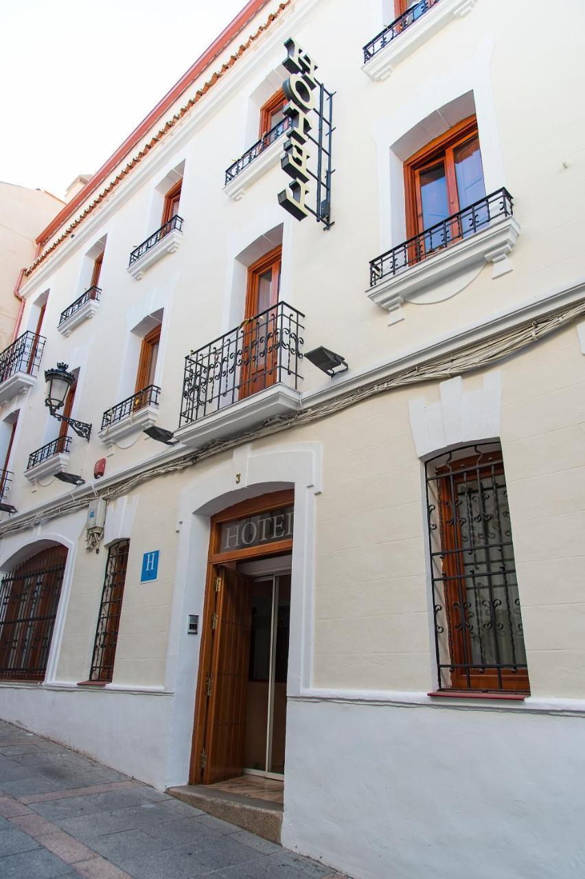 Hotel Castilla Caces Екстериор снимка