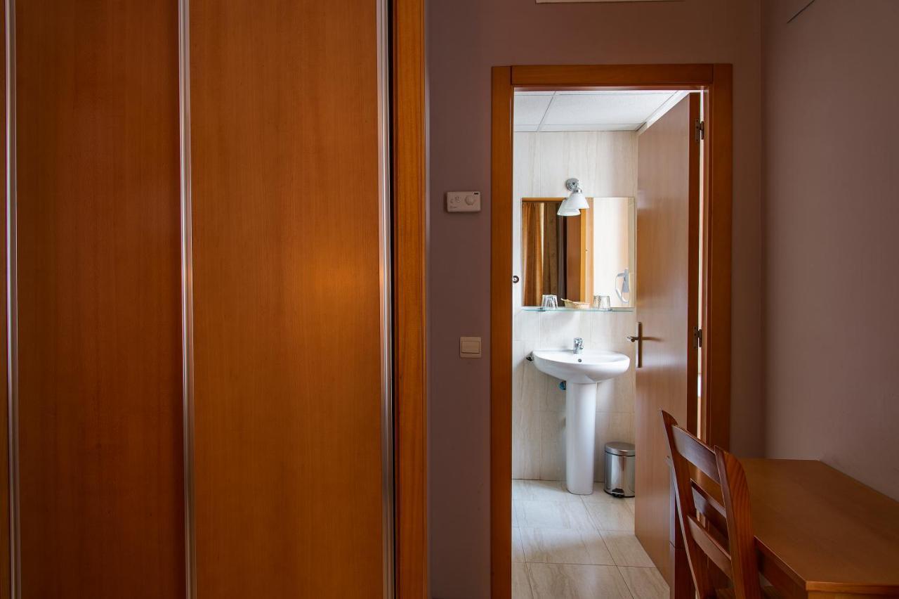 Hotel Castilla Caces Екстериор снимка