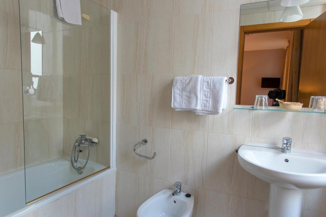 Hotel Castilla Caces Екстериор снимка